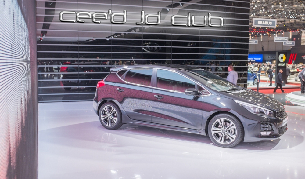Теперь фотографии KIA Cee’d GT-Line в кузове хэтчбек на автосалоне в Женеве!
